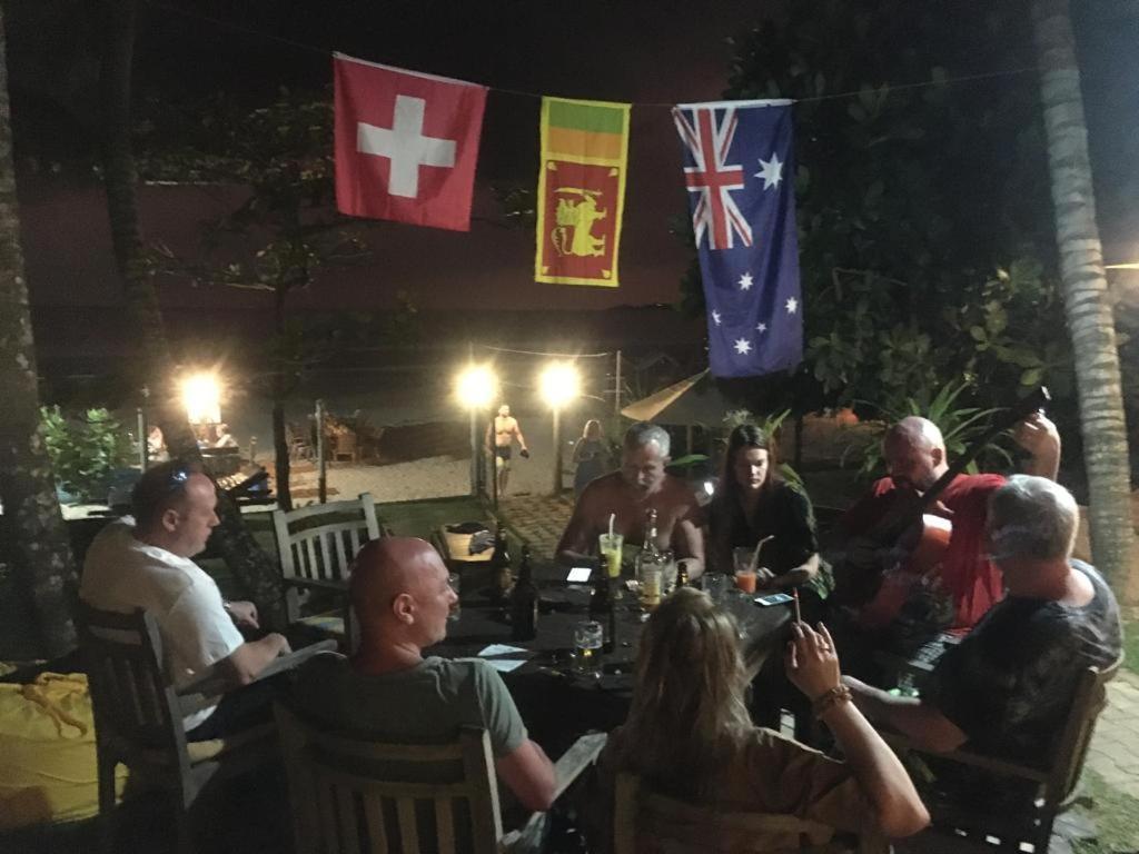 Aussie Swiss Weligama Hotel Bagian luar foto