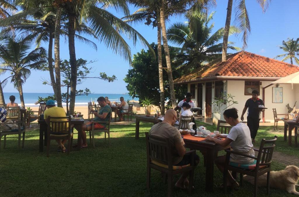 Aussie Swiss Weligama Hotel Bagian luar foto