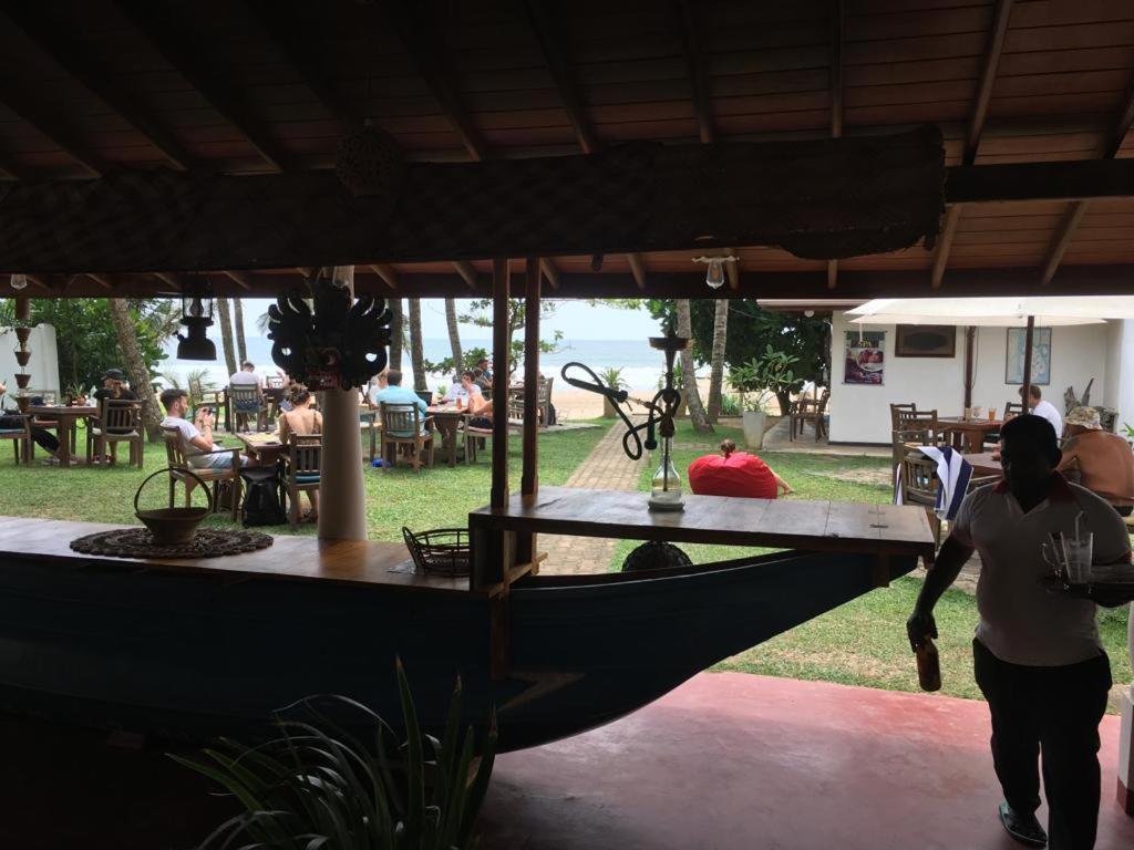 Aussie Swiss Weligama Hotel Bagian luar foto